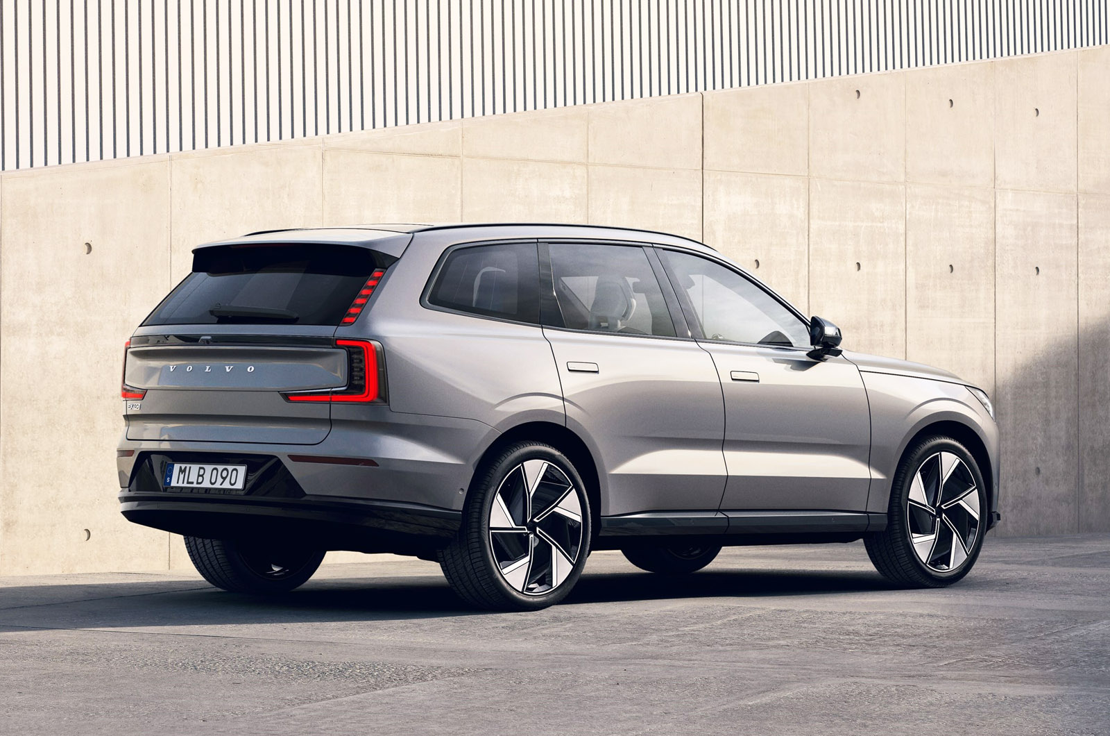 Volvo EX90 2023 rear