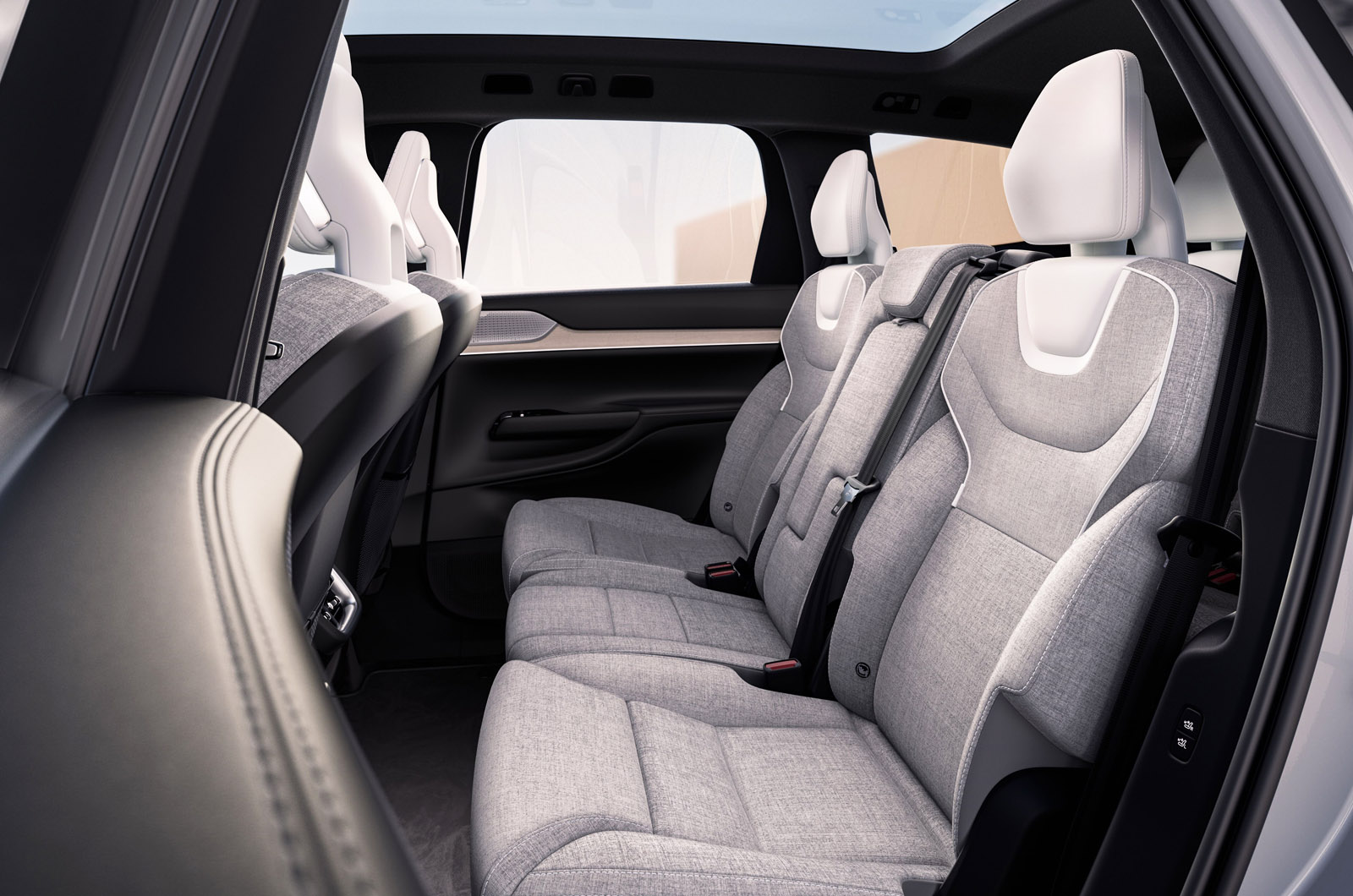 Volvo EX90 2023 rear seats