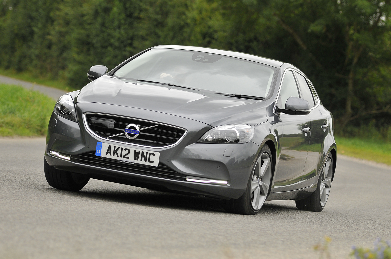 Used Volvo V40 2012-2019 front corner