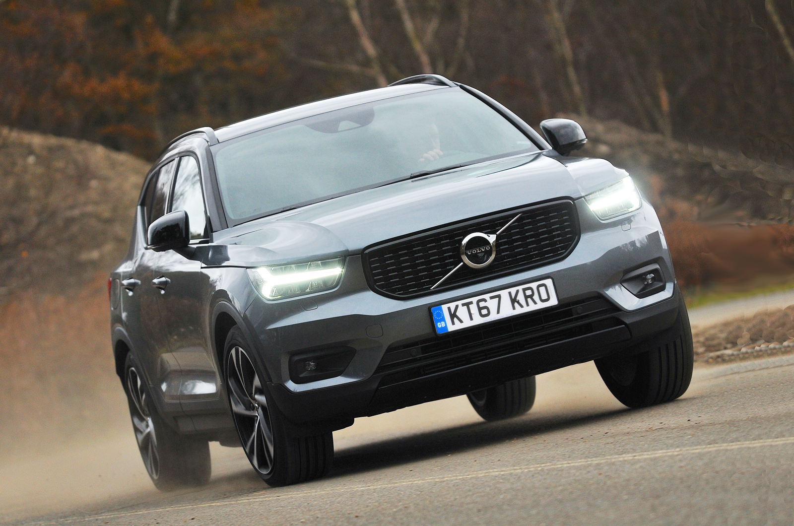 Volvo XC40 front cornering