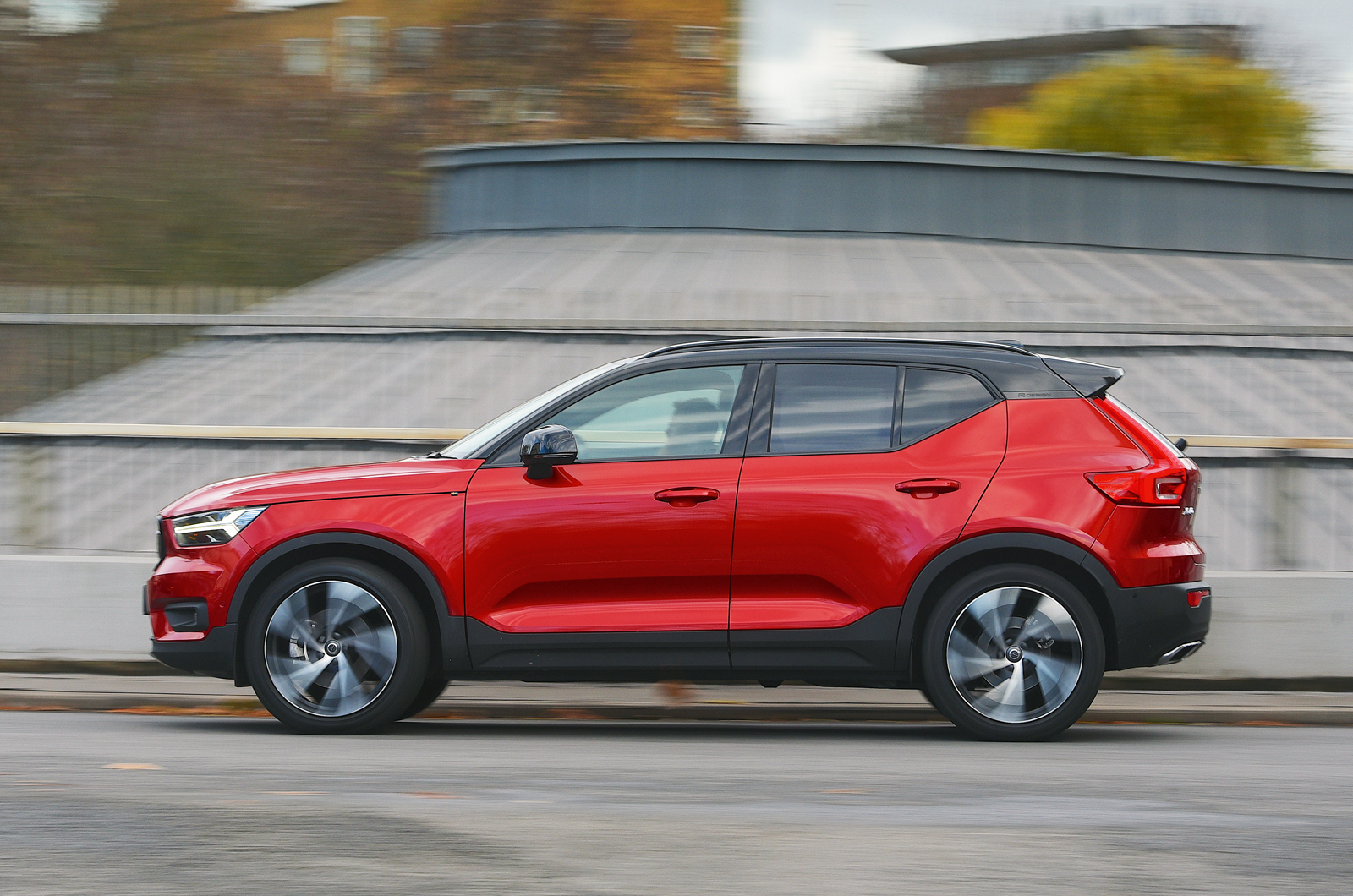 Volvo XC40 side