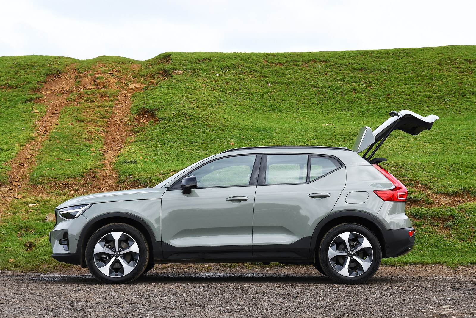 Volvo XC40 side with boot open grey