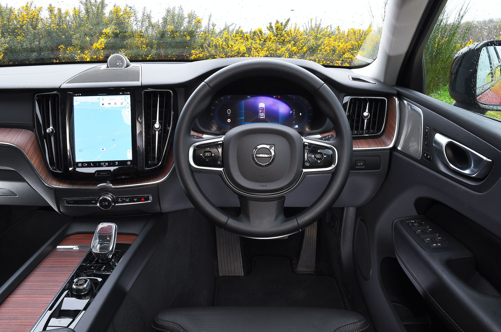 Volvo XC60 dashboard