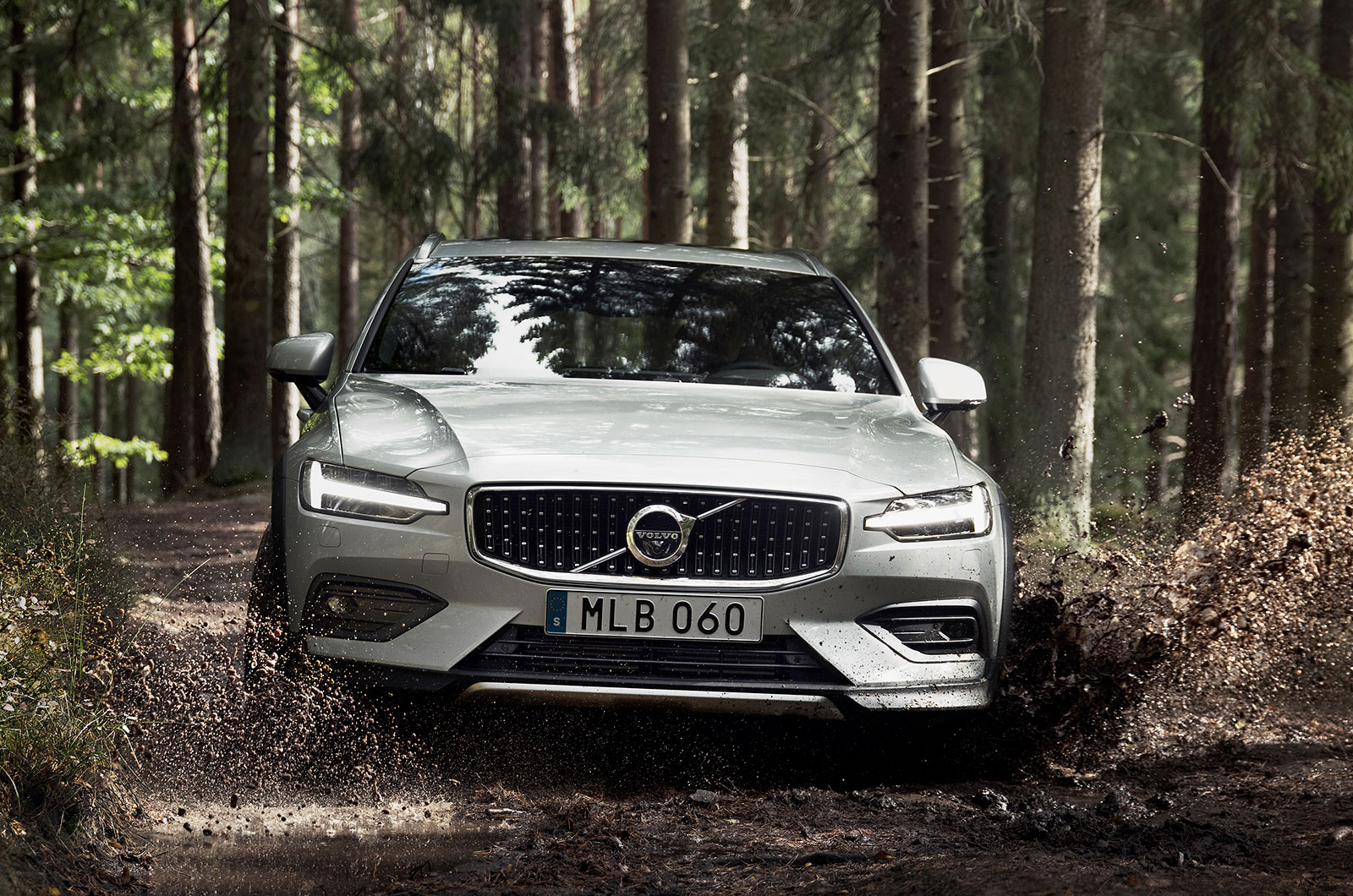 Volvo V60 Cross Country front