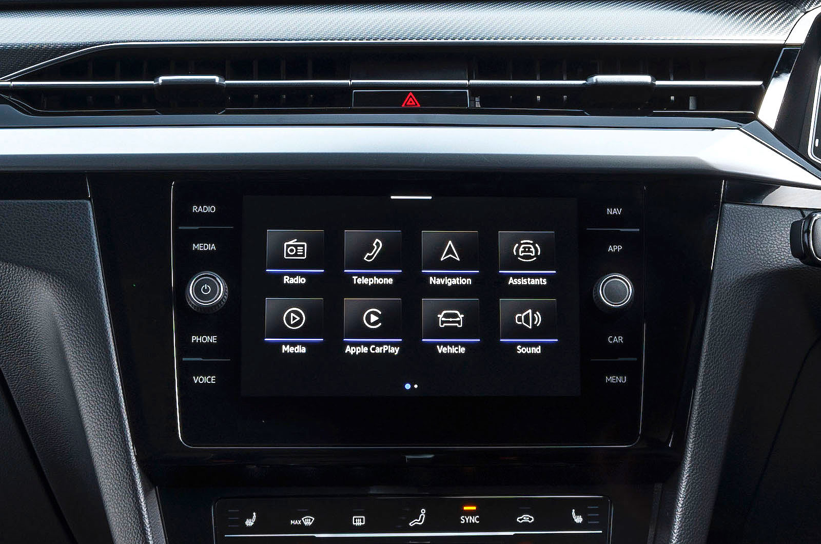 VW Arteon Shooting Brake interior infotainment