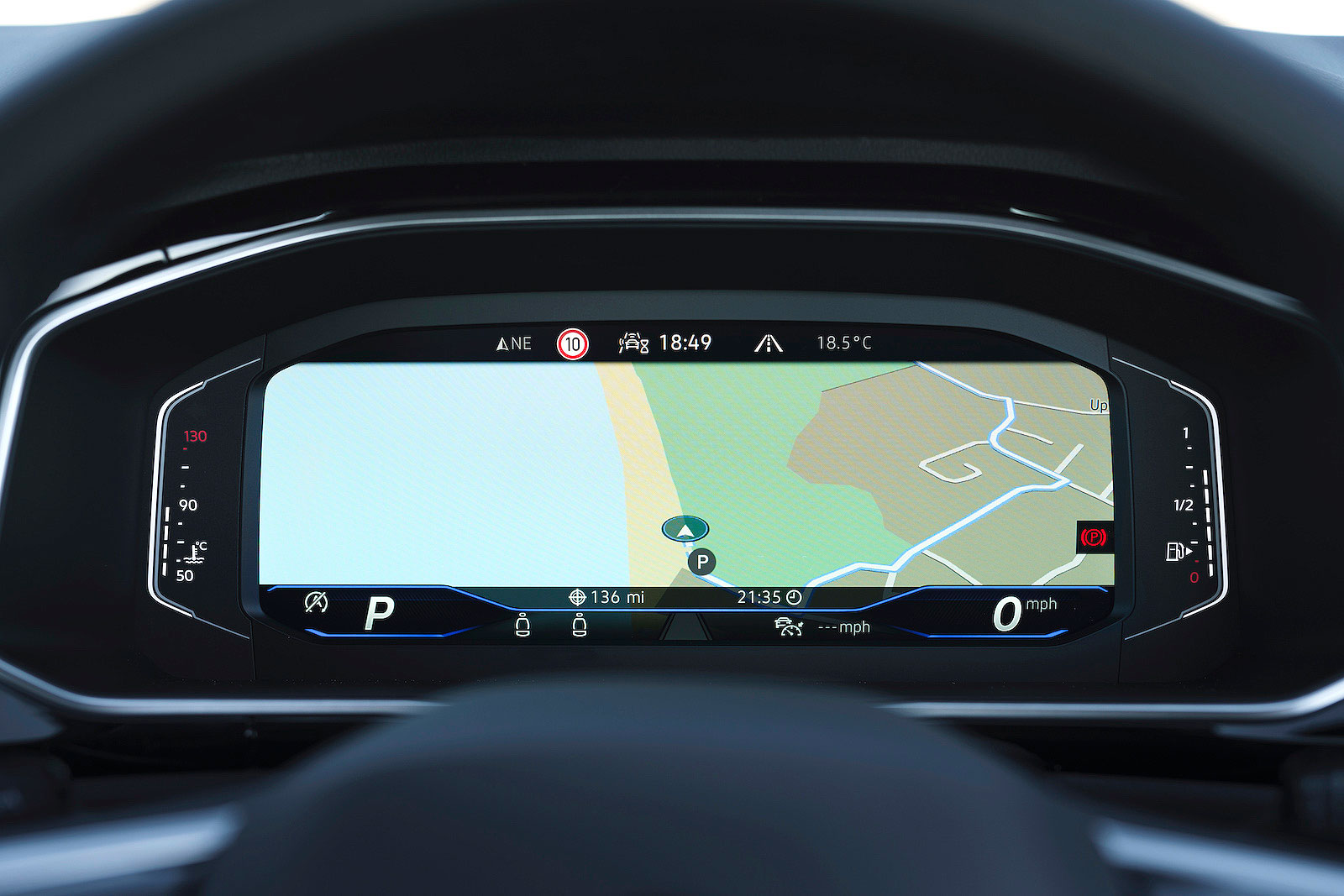 VW T-Roc Cabriolet driver display