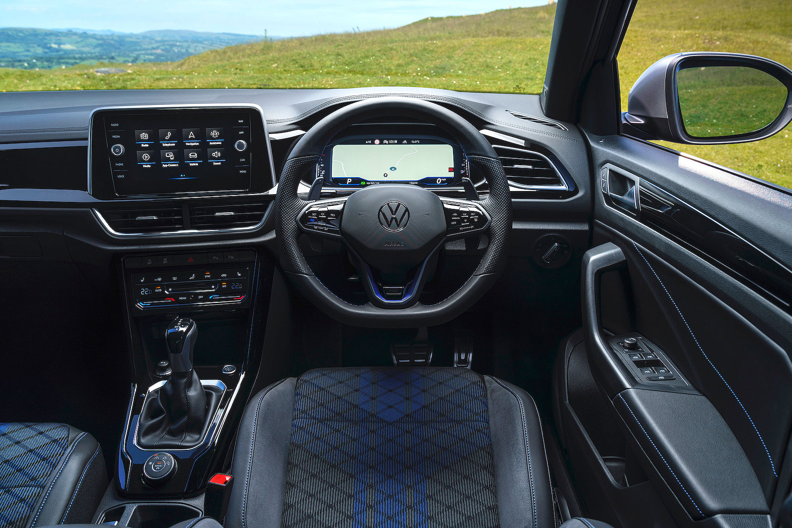 VW T-Roc R dashboard