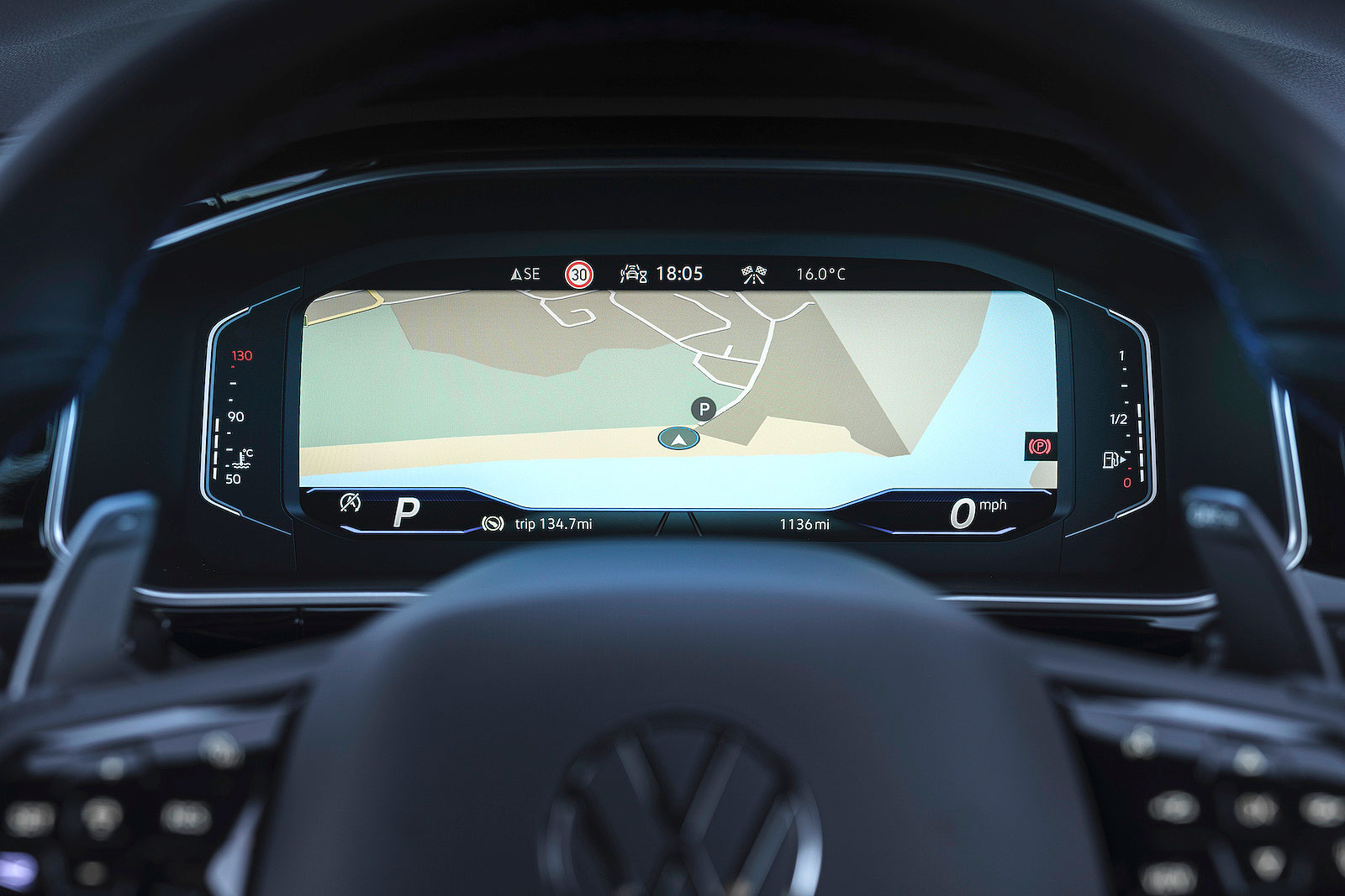 VW T-Roc R driver display