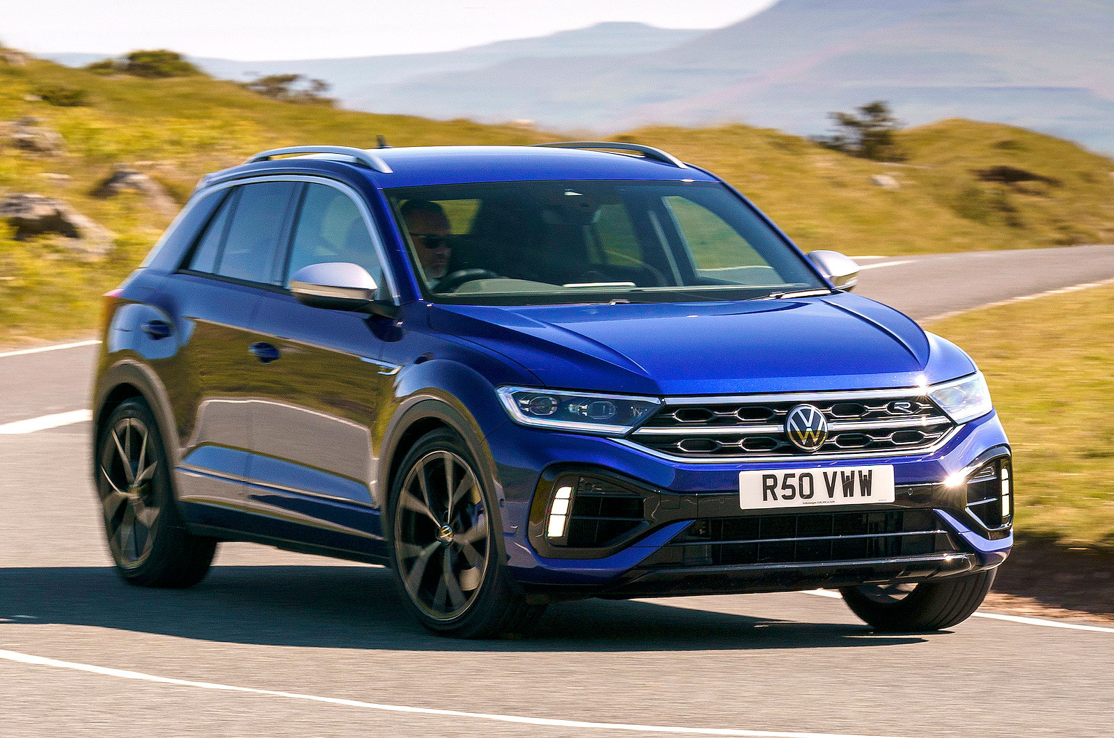 VW T-Roc R front cornering