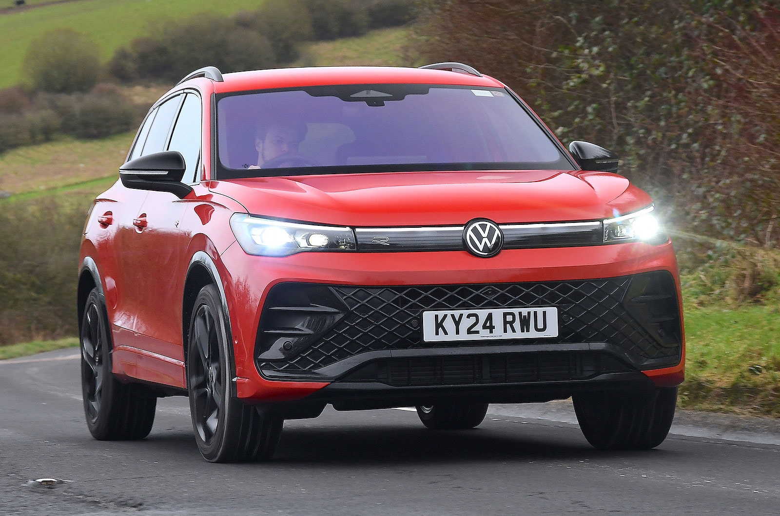 VW Tiguan front cornering