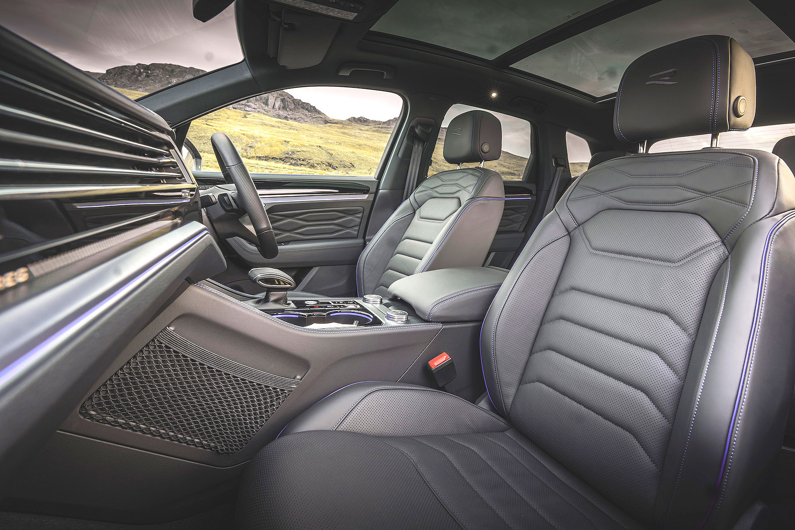 VW Touareg R interior front seats