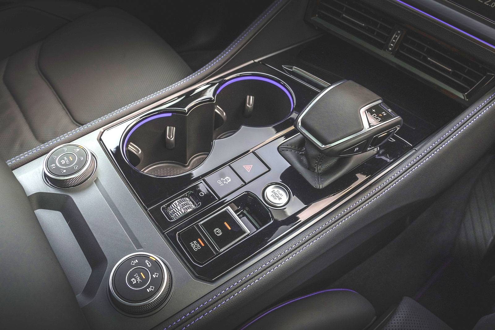 VW Touareg R interior detail