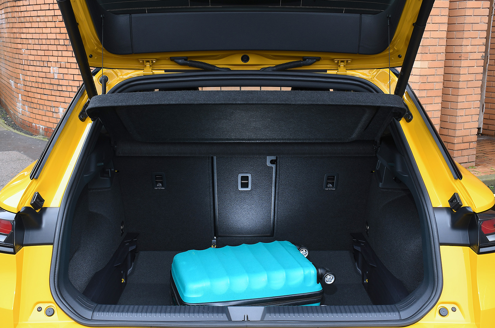 VW T-Roc boot