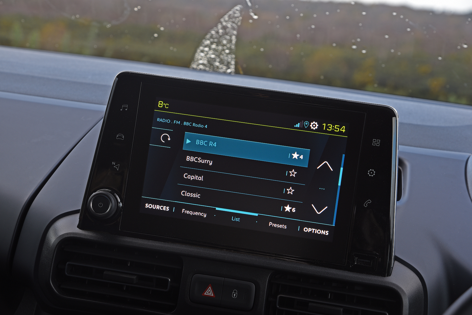 Peugeot e-Rifter 2022 interior infotainment