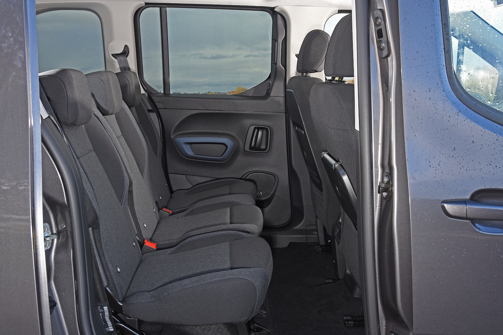 Peugeot e-Rifter 2022 interior rear seats