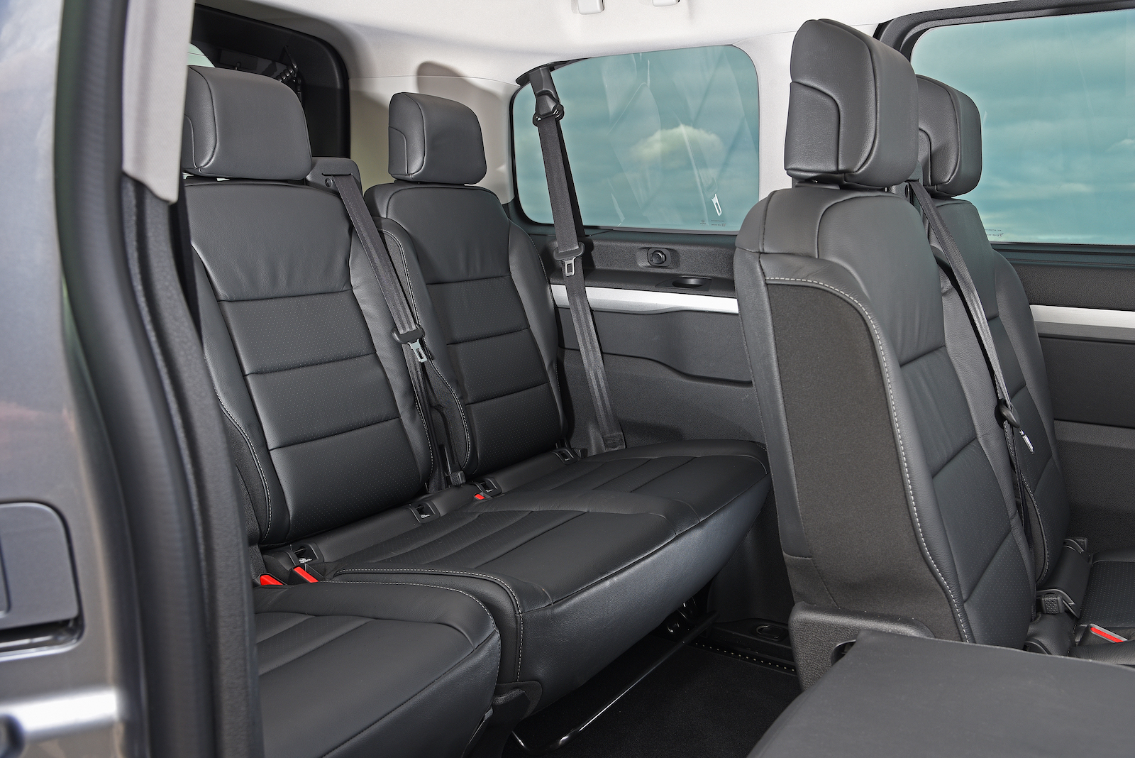 Peugeot e-Traveller interior rear seats