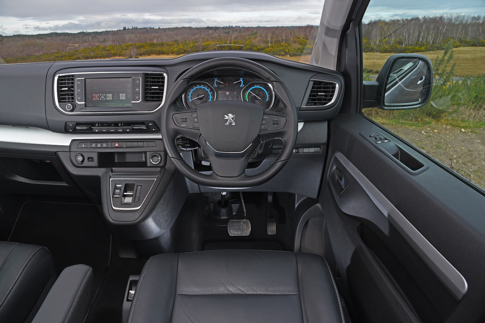 Peugeot e-Traveller interior dashboard