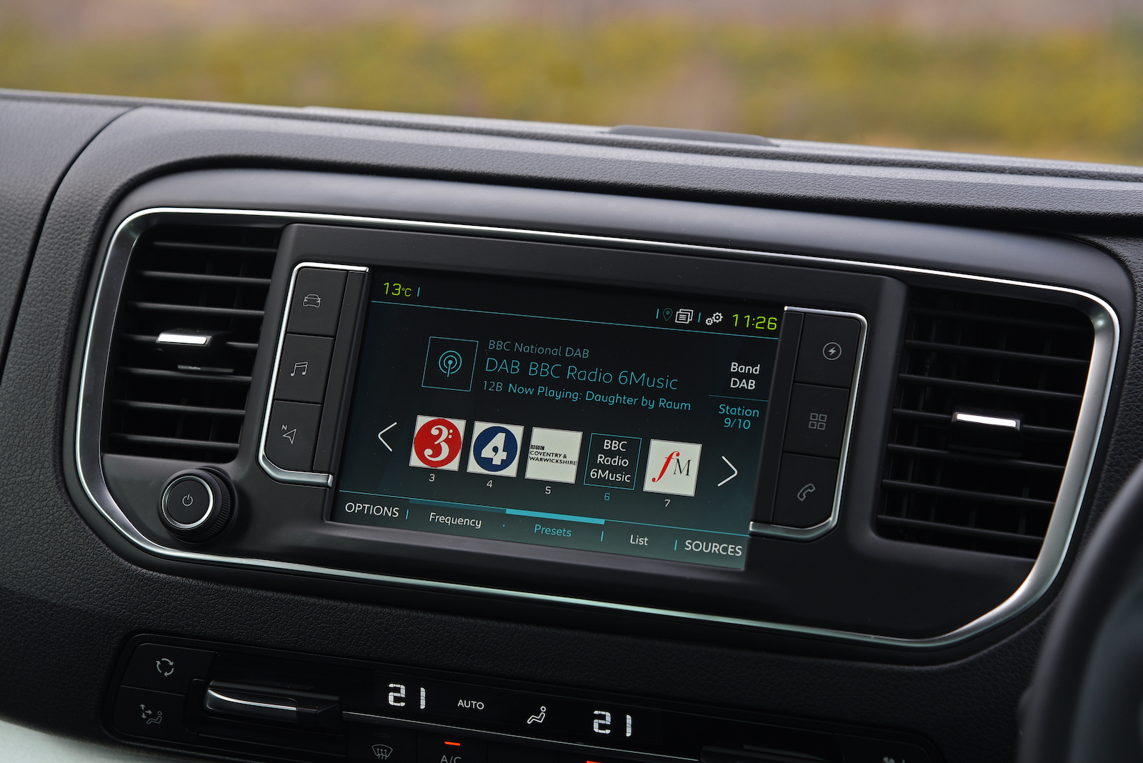 Peugeot e-Traveller 2022 interior infotainment