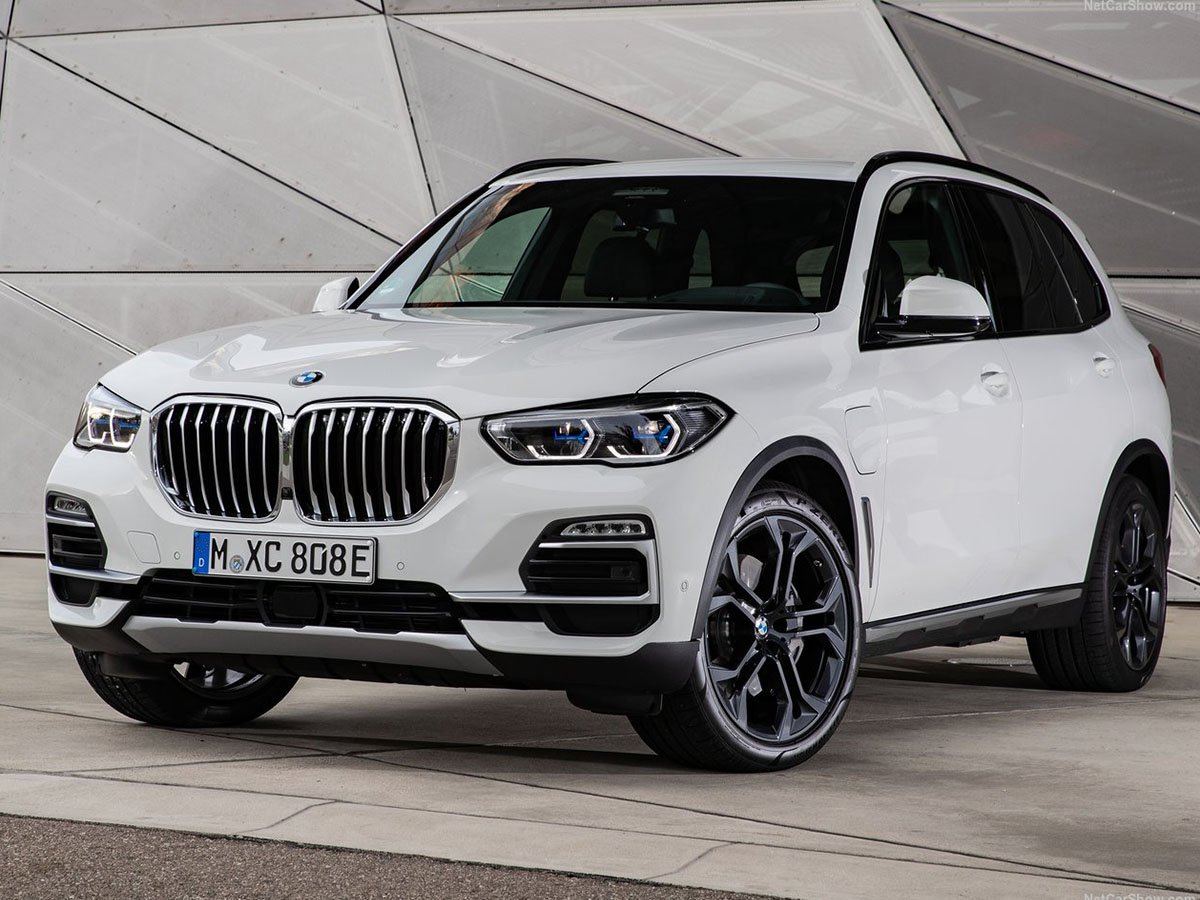 If you have a large family and big ambitions, the BMW X5 xDrive45e is the plug-in hybrid SUV to pick. It offers an impressive 54 miles of all-electric range for everyday urban driving