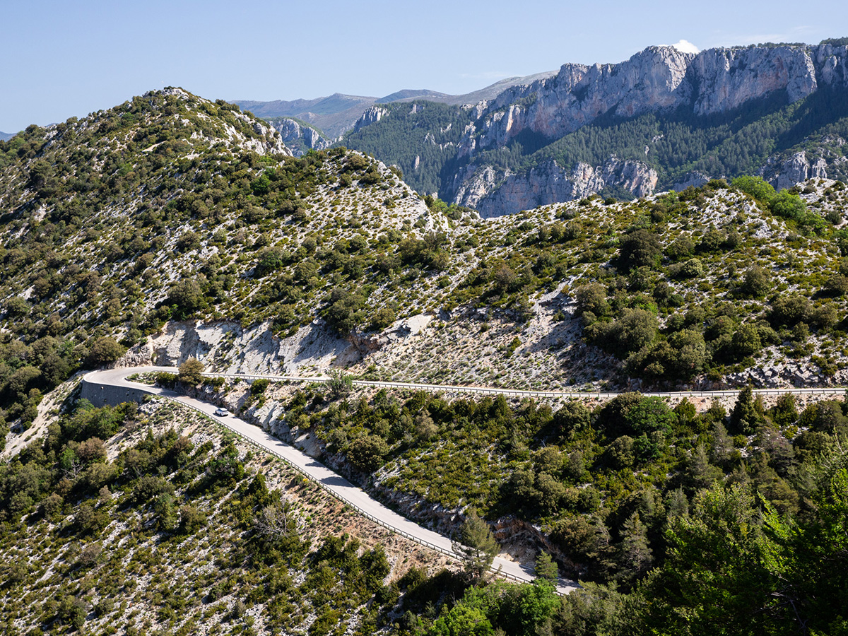 The Continental Black Chili Driving Experience gives you the chance to drive the latest performance cars on thrilling French roads