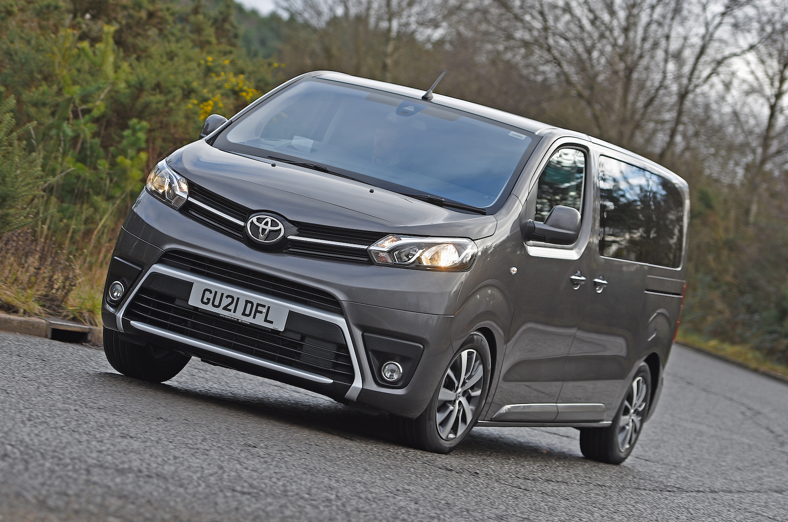 Toyota Proace Verso 2022 front cornering