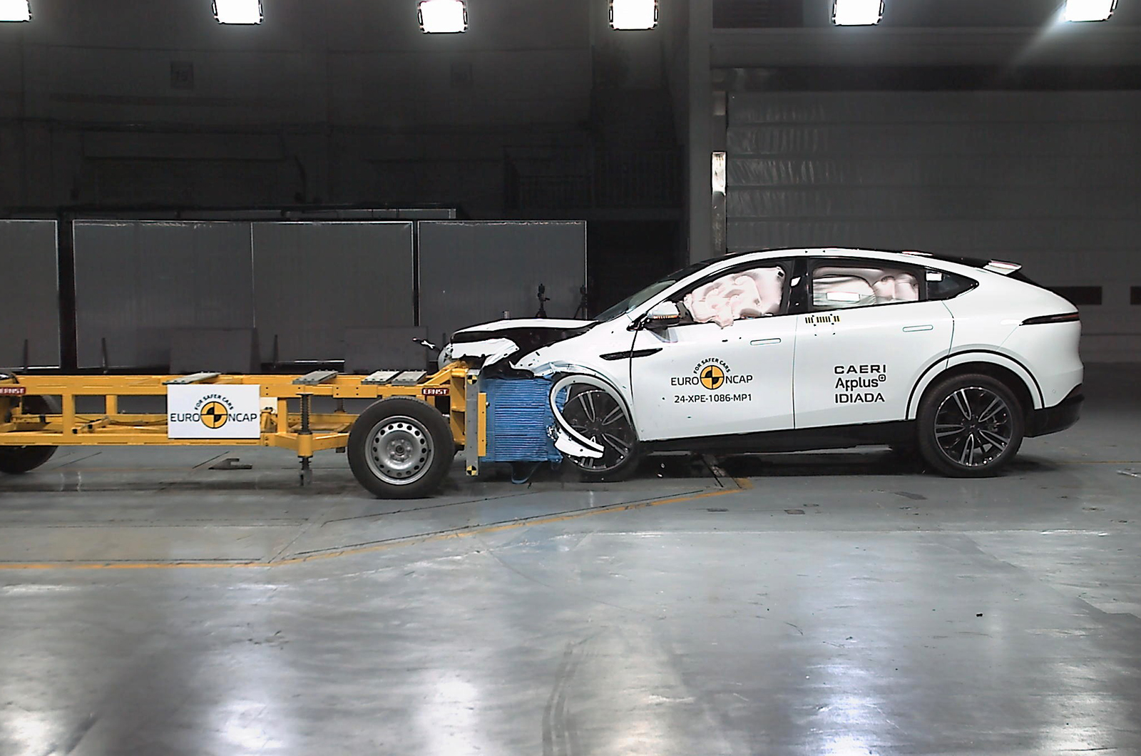 XPeng G6 barrier crash test