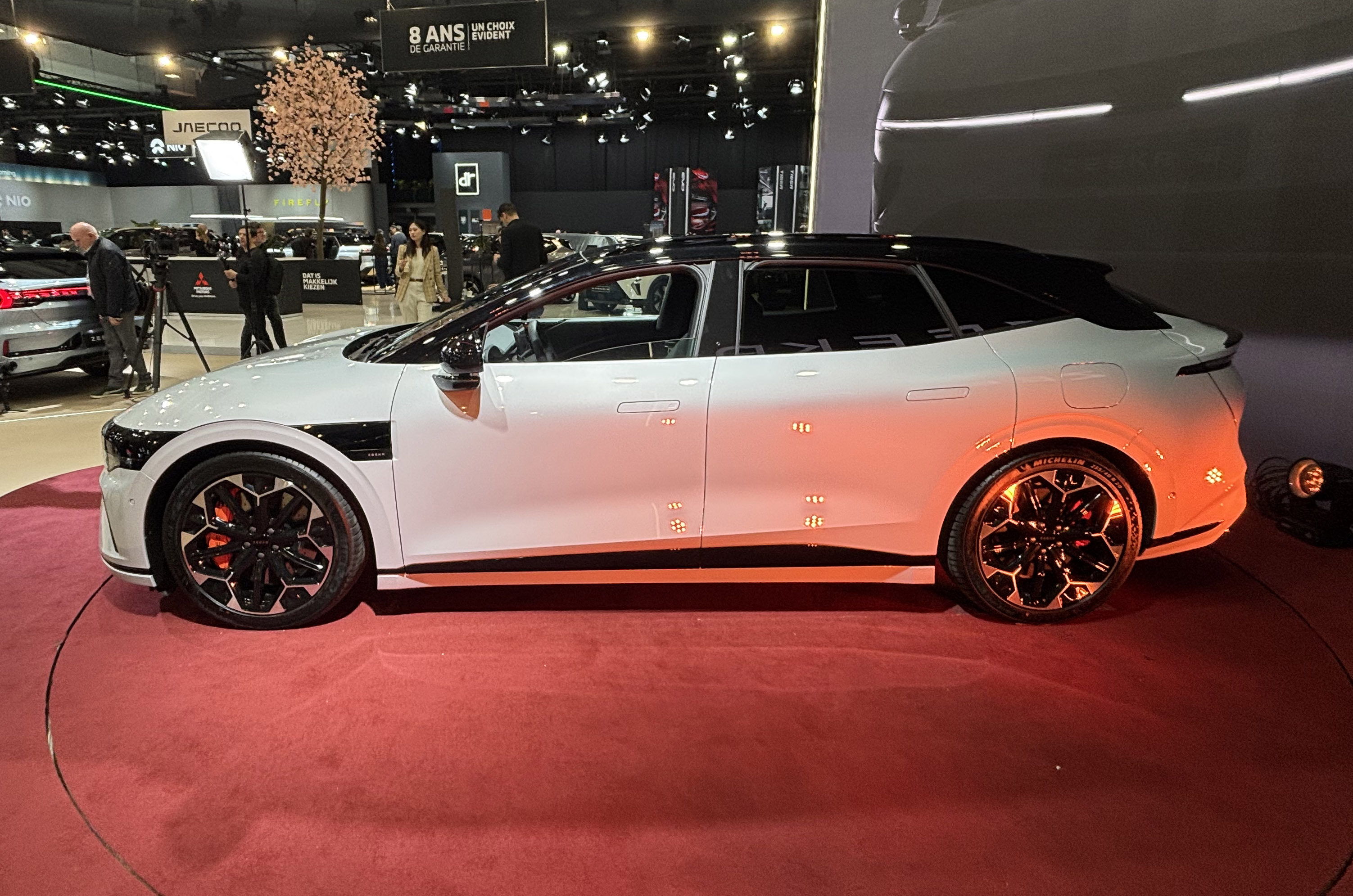 Zeekr 7GT side static at the Brussels motor show