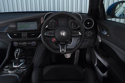 Alfa Romeo Giulia Quadrifoglio 2020 dashboard