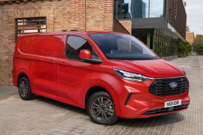 Ford Transit Custom front three quarters parked