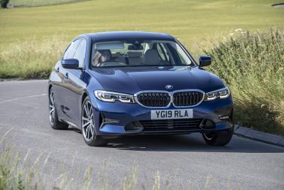 2019 bmw 3 series 318d blue driving front