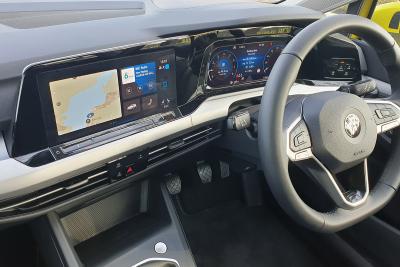 Volkswagen Golf 2021 long-term dashboard