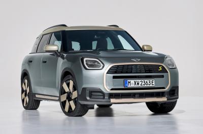 Mini Countryman 2024 front three quarter