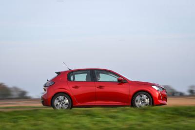 Peugeot 208 2019 right panning (LHD)