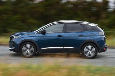 Peugeot 3008 side shot