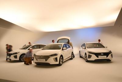 2016 Hyundai Ioniq - video reader review