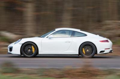 Porsche 911 Carrera S vs Jaguar F-Type R Coupe