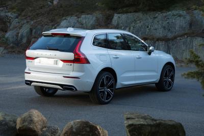 2017 Volvo XC60 engines and equipment