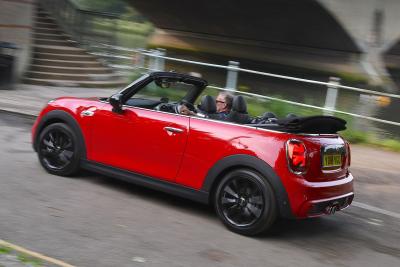 Mini Convertible 2021 RHD rear let tracking
