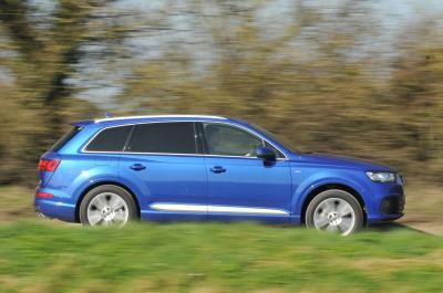 New Land Rover Discovery vs Audi Q7 vs Volvo XC90