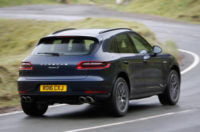 Jaguar F-Pace vs Porsche Macan