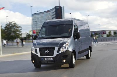 Nissan NV400 action