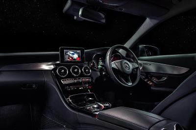 British drivers choose digital radio over life-saving safety kit