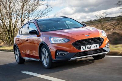 2019 Ford Focus Active hatchback front three-quarters
