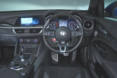 Alfa Romeo Stelvio interior