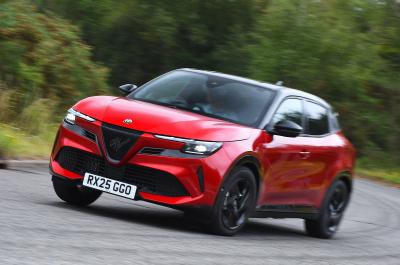 Alfa Romeo Junior LT front cornering