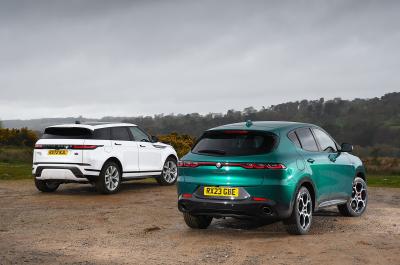 Alfa Romeo Tonale and Range Rover Evoque rears