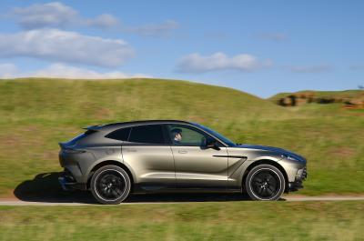 New Aston Martin DBX 707 panning