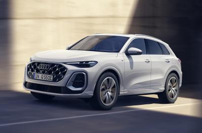 Audi Q5 SUV e-hybrid quattro front driving
