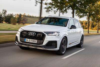 2020 Audi Q7 60 TFSIe front
