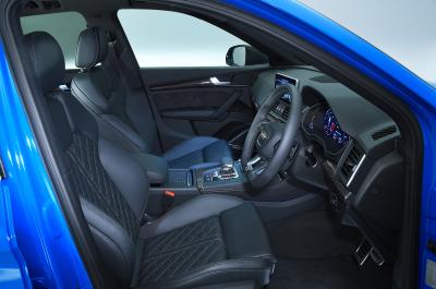 Audi SQ5 front seats - 69 plate